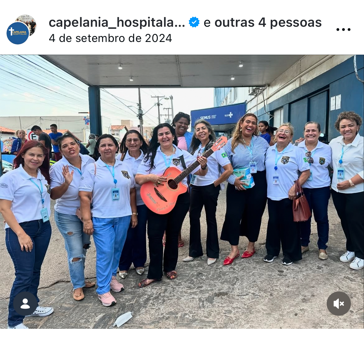 Capelania hospitalar com ministração de violão nas ruas